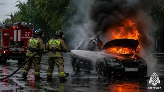 В Новосибирской области продолжают гореть автомобили
