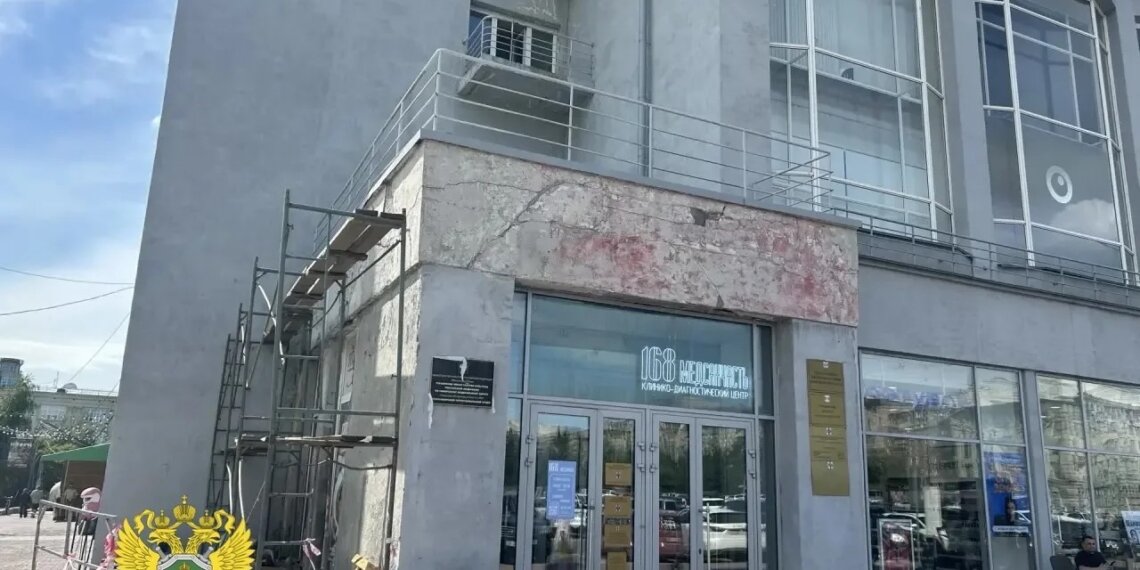 На подрядчика завели дело после падения рабочего с высоты в Новосибирске
