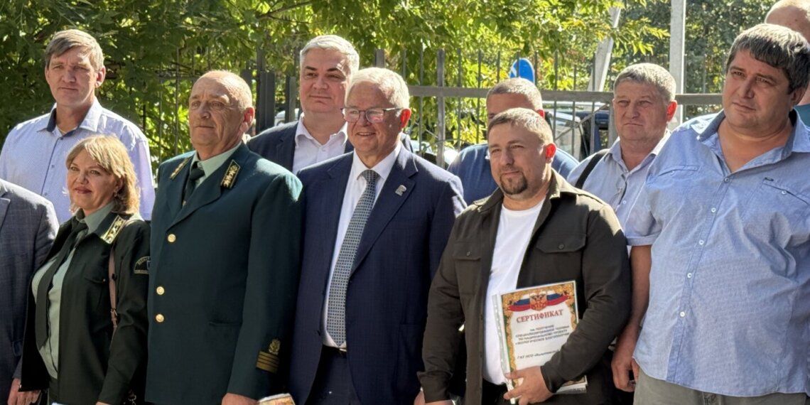 «Сибирский характер – это плечо товарища»: огнеборцам – заслуженные награды, лесхозам – технику по нацпроекту