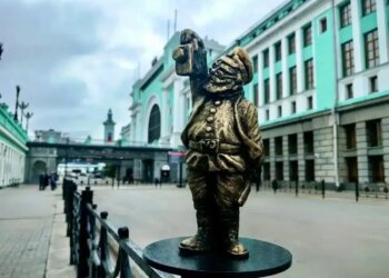 В Новосибирске появился бронзовый талисман для путешественников
