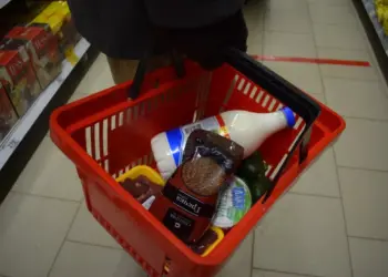 Продуктовая корзина новосибирцев в августе-2026 подешевела на 1%
