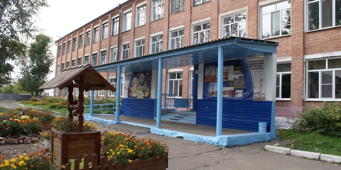 В Канске Красноярского края семиклассница напала с ножом на учительницу