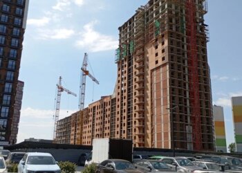 Парадокс новосибирских новостроек: цены стоят, а риэлторы богатеют наравне с застройщиками
