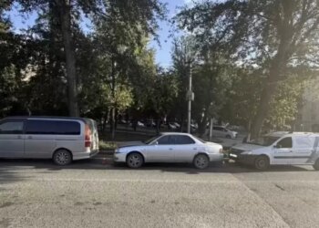 Трёхлетняя девочка получила травмы в ДТП с участием трёх машин в Новосибирске