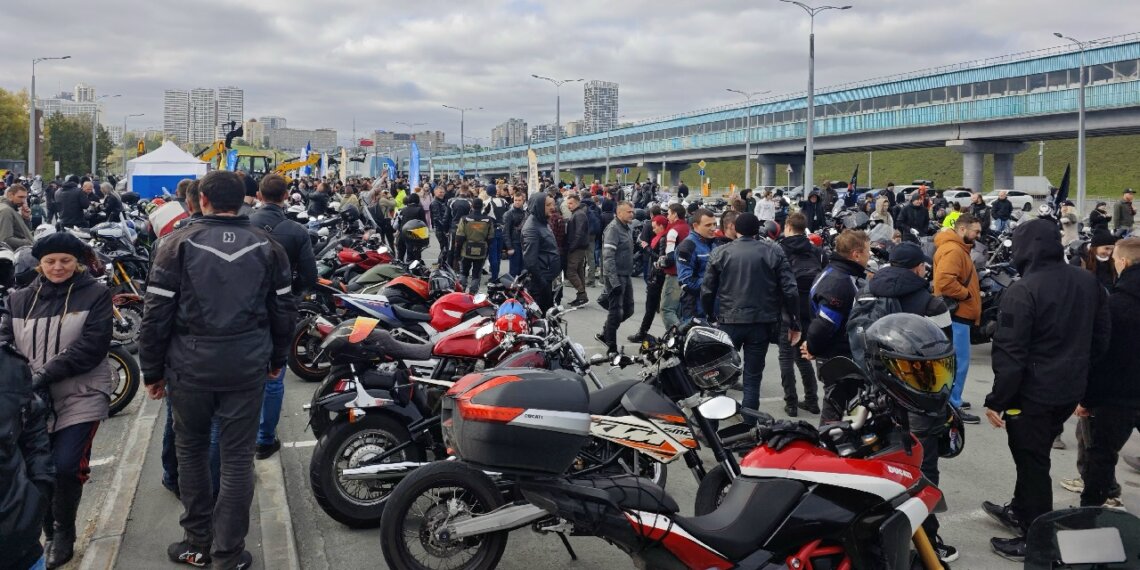 Закрытие мотосезона в Новосибирске: более 2800 байкеров собрались у «Арены»