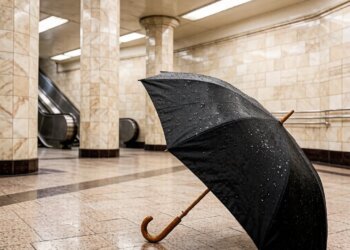 Пассажиры метро стали забывчивыми с наступлением осени