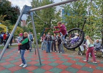 Меньше трёх — не показывать: ФАС хочет убрать малодетные семьи из социальной рекламы