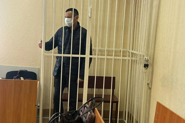 Сотрудники ГАИ и директор автошколы задержаны в Новосибирске за взятки