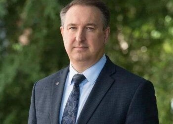Суд отстранил от должности главу Колыванского района