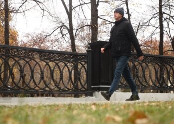 «Будет служить долгие годы»: историческое чугунное ограждение восстановили в Театральном сквере