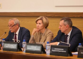 «Это постоянная ежедневная работа»: в мэрии Новосибирска обсудили поддержку старшего поколения