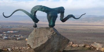 В Бурятии камень на экотропе «Плато Тапхар» заряжает телефоны