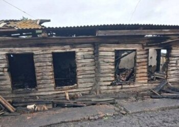 Два человека погибли при пожаре в частном доме в Куйбышевском районе