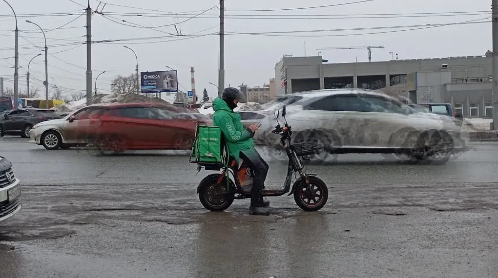 В России начнут проверят курьеров на знание ПДД