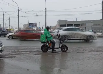 В России начнут проверят курьеров на знание ПДД