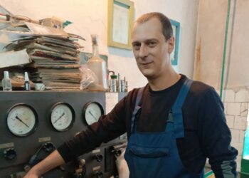 «Учиться приходится постоянно»: автослесарь из Куйбышева рассказал о работе и технике