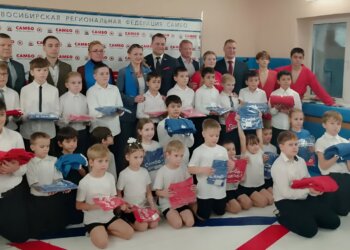 Теперь есть куда идти после уроков: в школе № 111 открыли зал самбо