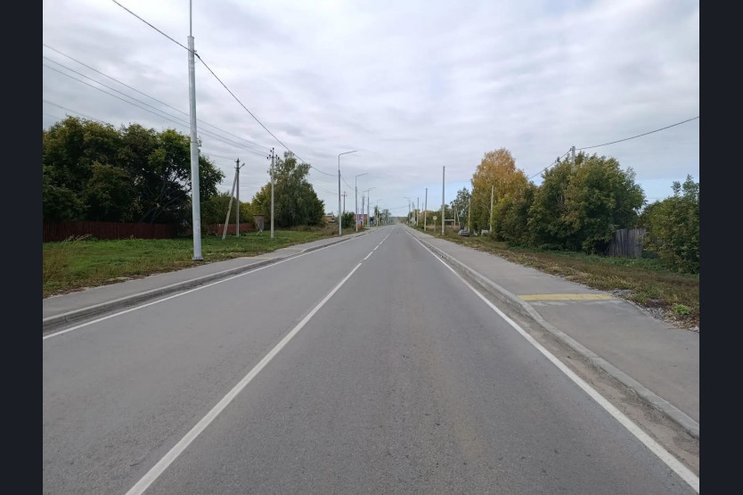 До конца года в Новосибирской области обустроят 12 км тротуаров вдоль региональных дорог