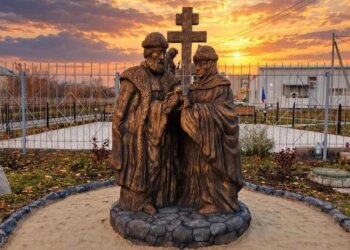 Семейное тепло в камне: в Чике появился памятник Петру и Февронии Муромским