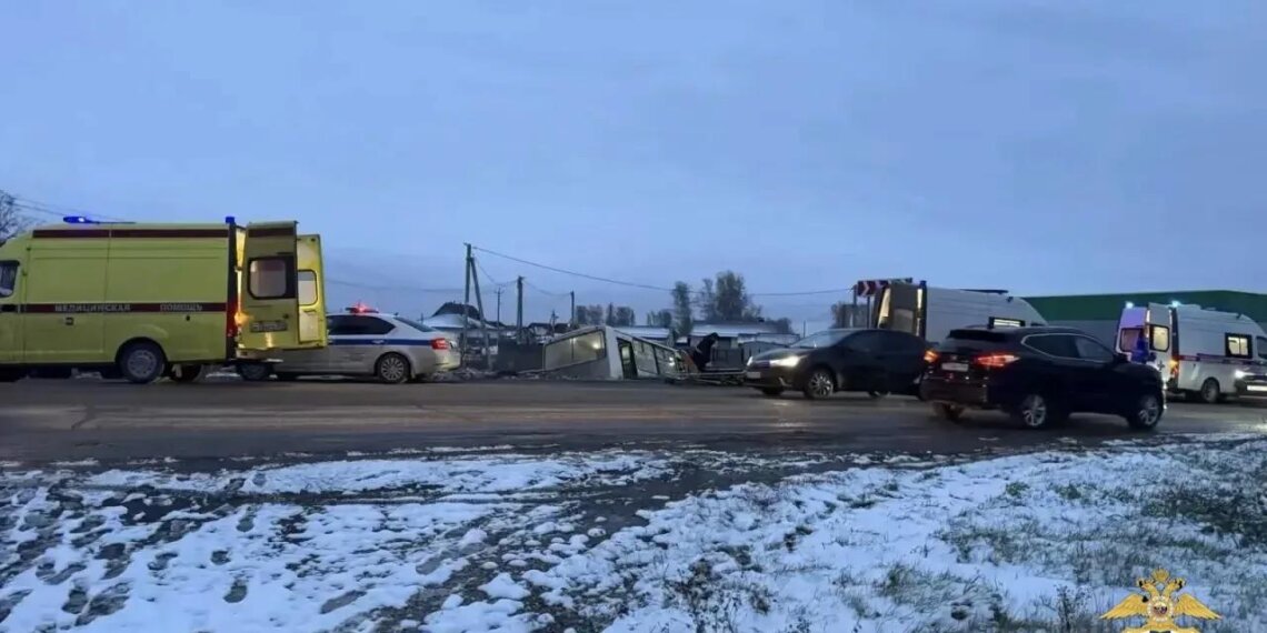 Восемь человек пострадали в ДТП с автобусом под Новосибирском