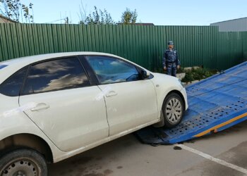 Приставы забрали залоговый Volkswagen Polo прямо с парковки у дома должника