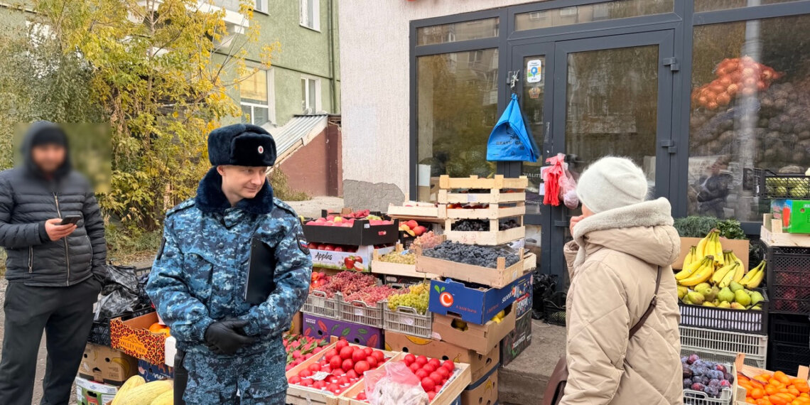 Приставы опечатали киоск, но новосибирец не растерялся и стал торговать рядом