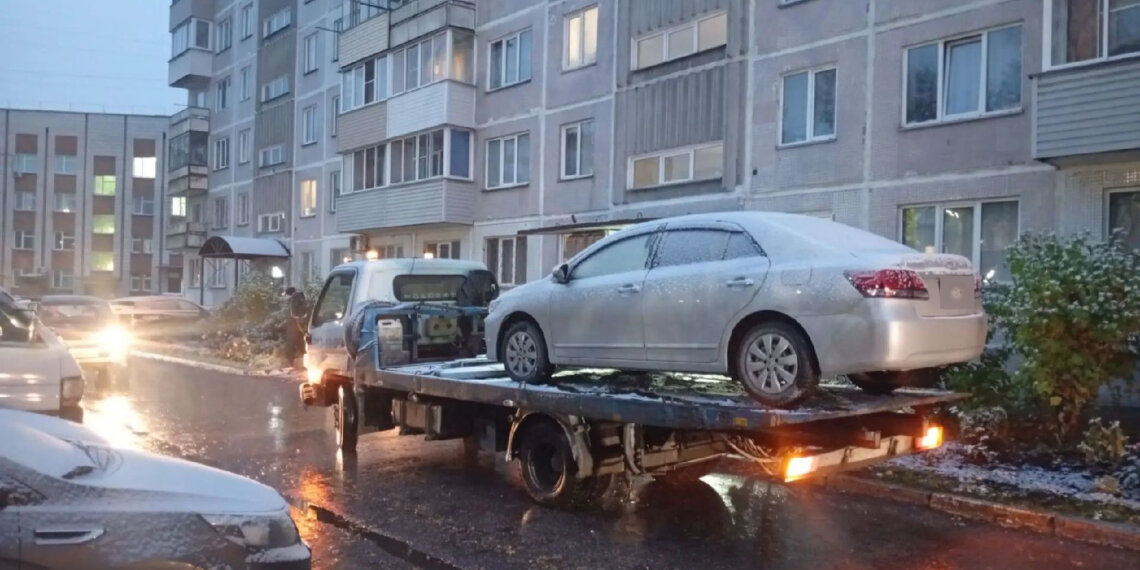 В Новосибирске приставы забрали у должника по алиментам Toyota Premio