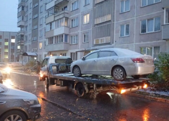 В Новосибирске приставы забрали у должника по алиментам Toyota Premio