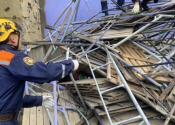 Мужчина погиб при обрушении строительных лесов в Красноярске