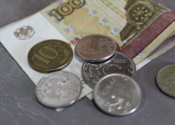 Новосибирцы тратят на помощь родителям 11 тысяч рублей в месяц