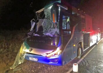 Пассажирский автобус протаранил грузовик в НСО. Есть погибший