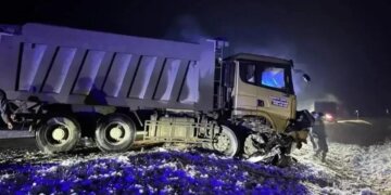 Два человека погибли в лобовом ДТП с грузовиком под Новосибирском