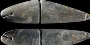 На Байкале найдена каменная рыбка-приманка возрастом 7600 лет